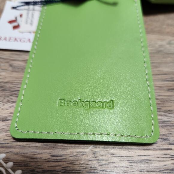 NWT BAEKGAARD Genuine Leather Apple & Coral Clamshell Travel Case w/ Tag  L - Picture 2 of 9